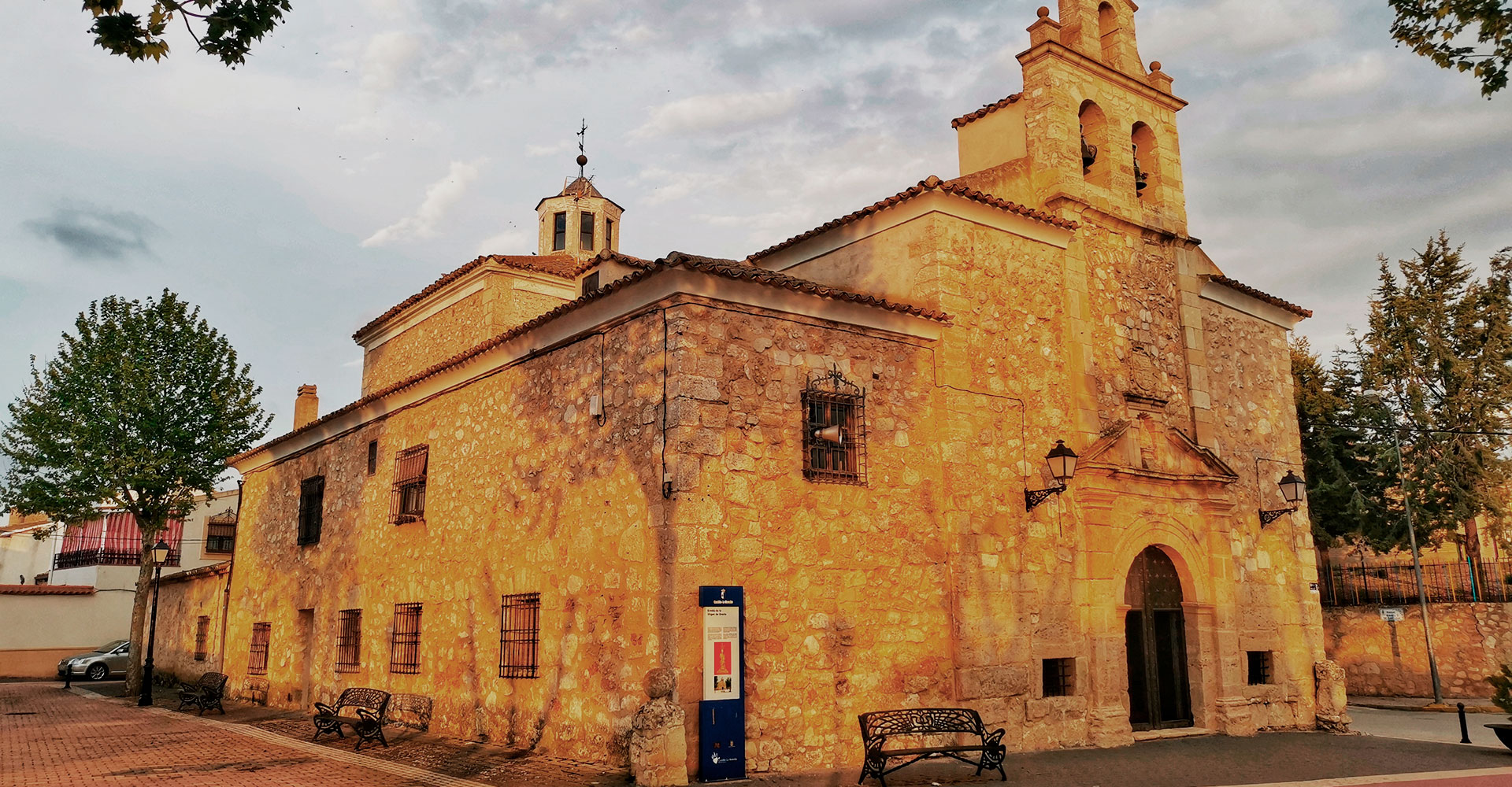 Virgen de Gracia y Castillo de Belmonte